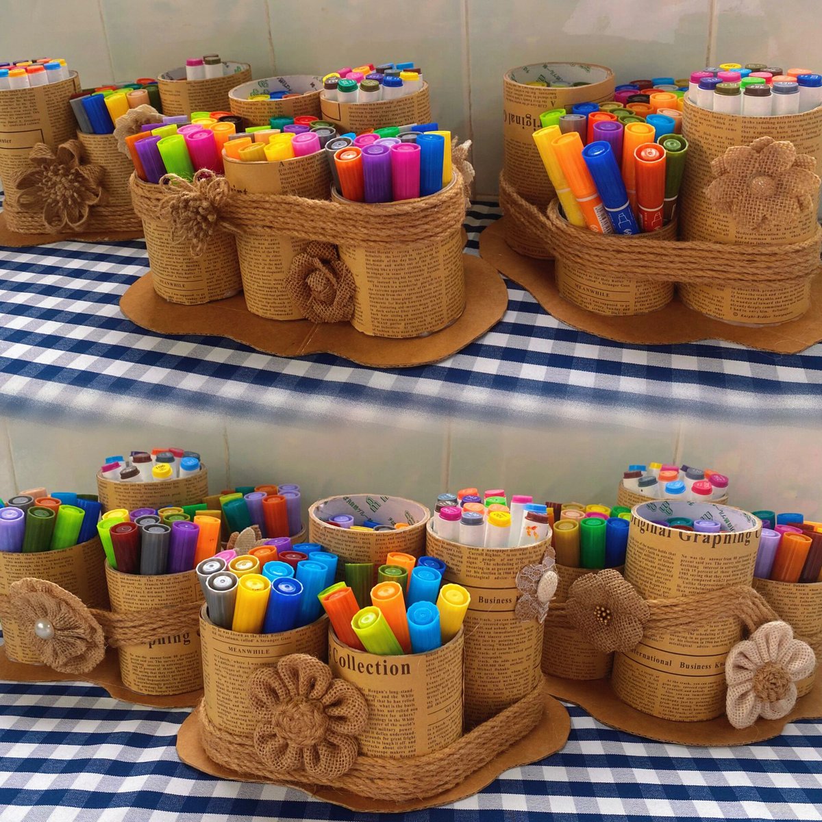 lM61Wmaj5e8AF's tweet photo. Got a random mason jar u0026 old fabric Turn 'em into adorable desk pen holders in 10 mins! Super easy DIY that spruces up your work space https://t.co/Agp7PqZDiR