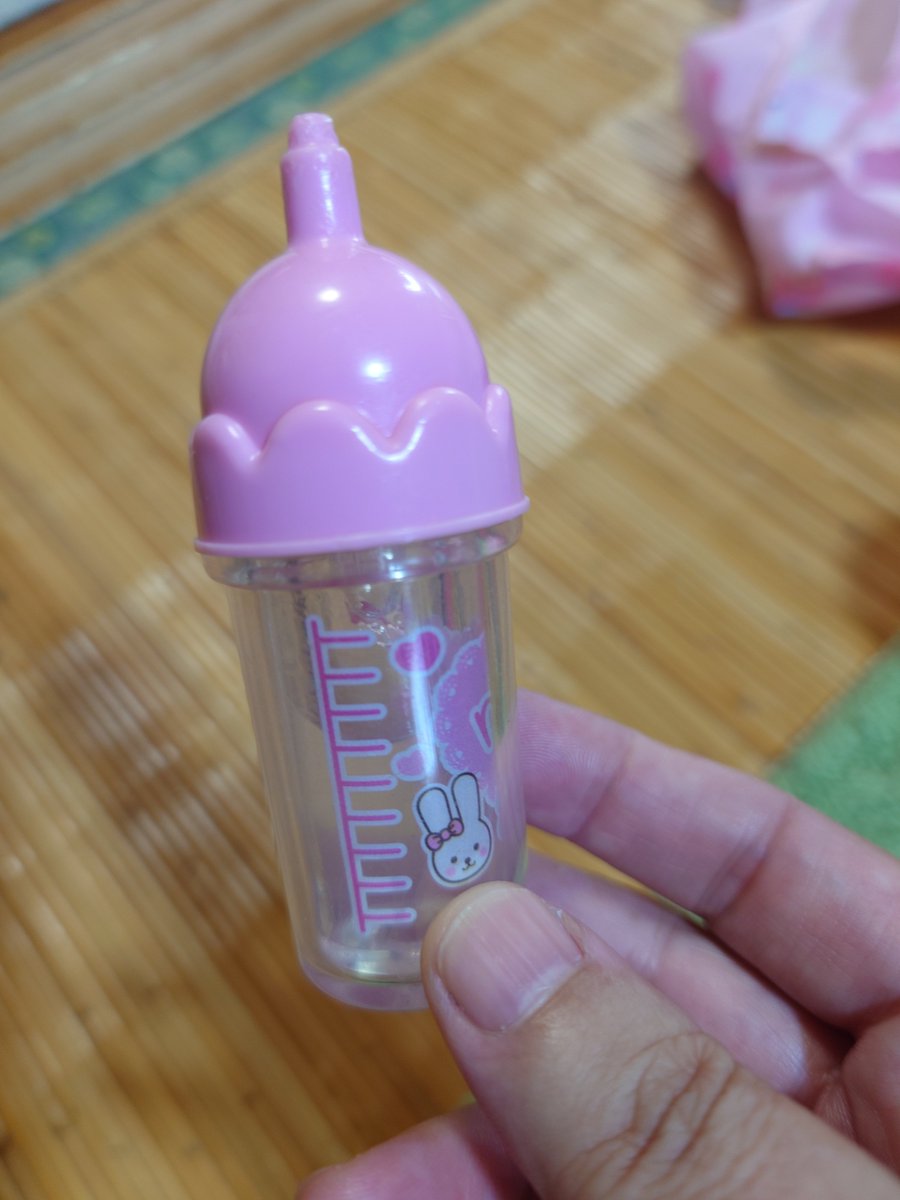 o1017's tweet photo. メルちゃんのミルクが透明になってる。
持ち主に聞いてもよく分かってないｗ https://t.co/6IQHL2XVix