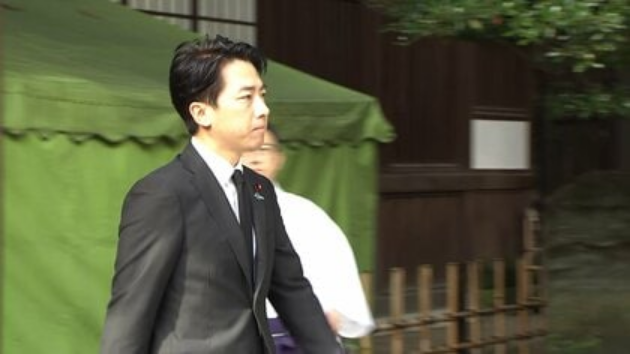 hoshusokuhou's tweet photo. ｷﾀ━━━━(ﾟ∀ﾟ)━━━━!!
【速報】小泉防衛相が靖国神社を参拝

中韓がどうせ文句言うからってビビる必要ナシ。

内政干渉を突っぱねて淡々と自分の信念貫く姿勢は見てて気持ちいいわ。 https://t.co/UW4NVXESeV