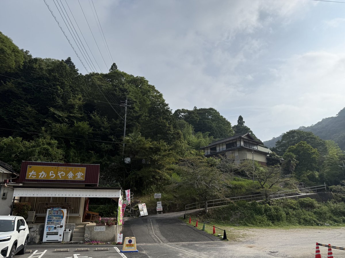 muri_eigyo's tweet photo. 無事岡山に入って、朝一で満奇洞（まきどう）へ。長崎からの道中で相方が見つけたスポットは、歌人・与謝野鉄幹、晶子夫婦が「奇に満ちた洞」と絶賛したことが由来になっているとか。まちなかのお店が開く前に、自然の中で涼んできます！

#長崎サポ岡山遠征 https://t.co/8DvY6XUL5L