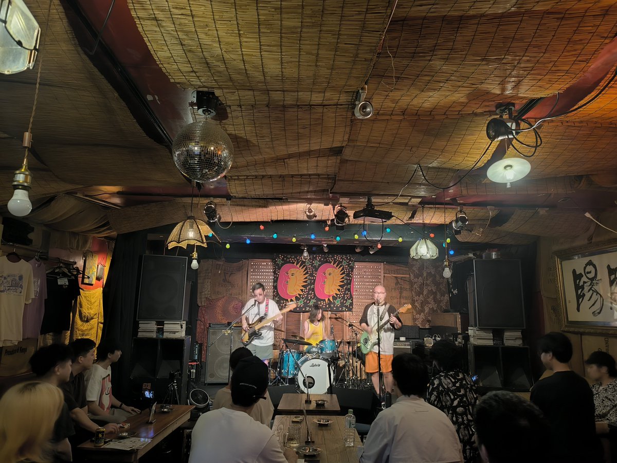 bas_A_kimura's tweet photo. LEOPON pre.「ふふふ音楽 vol.1」楽しすぎましたね。
スーパー友達クラブ、Arabz、ヤマモトコウジロウ氏、主催LEOPON。個性の相撲でした。話し込んでたらネガポジの飯は食べそびれました。またゆっくり行きたい。 https://t.co/gRQ7RhtSVe