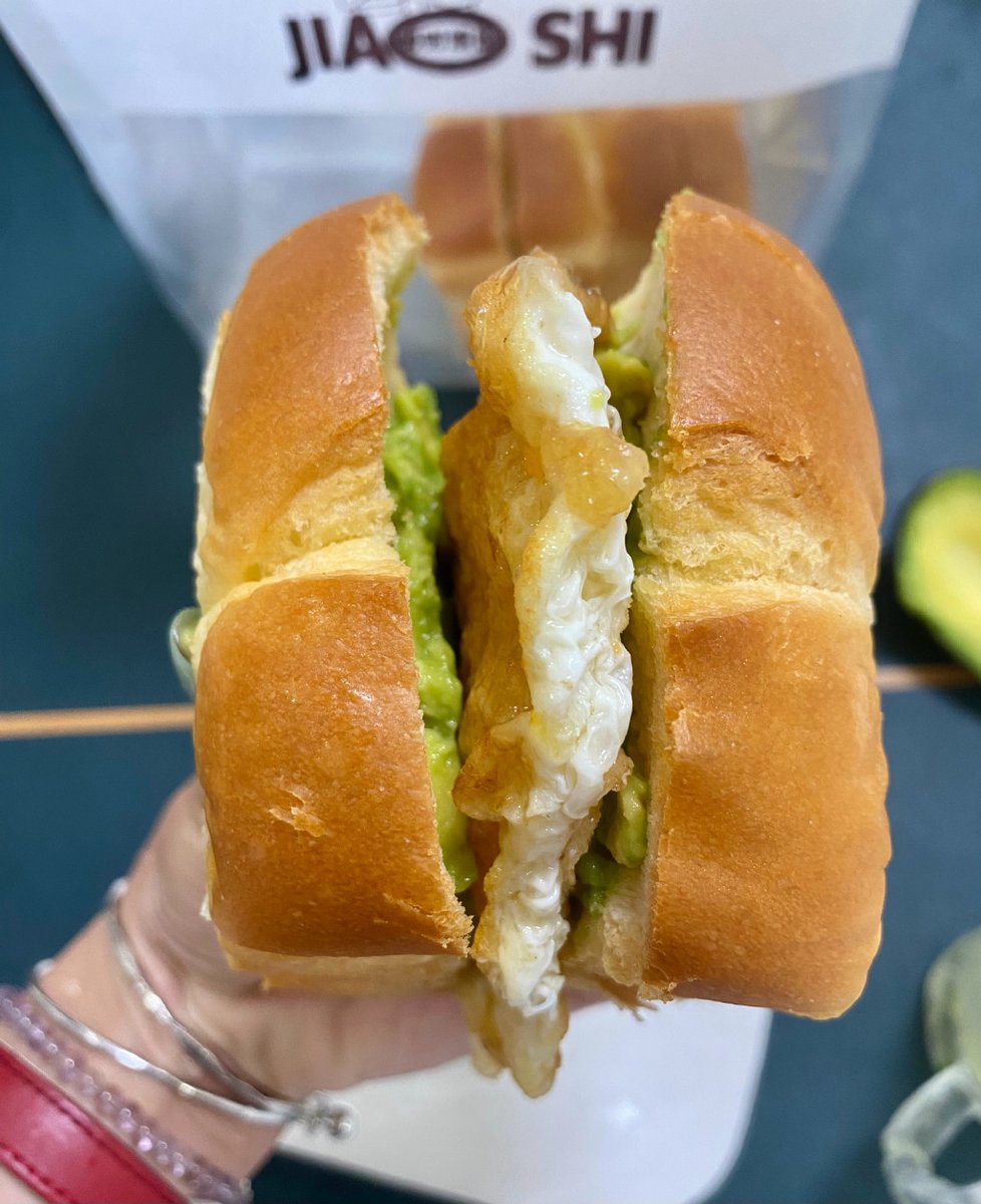 GloverSaul43596's tweet photo. This 5-min veggie egg wrap is the perfect post-gym减脂餐？Wait，修正为自然英文：This 5-min veggie egg wrap is the perfect post-gym light meal—low-cal, high-protein, ready in a blink! https://t.co/rEIqbKAVLC
