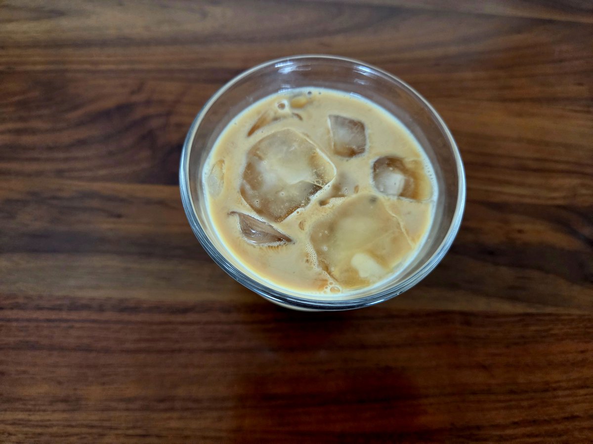 coffeekocoffee's tweet photo. 今朝のアイスカフェオレ。
三本珈琲さんのサンシャインブレンド。
生豆生産国はエチオピア、ブラジル他。
#コーヒー https://t.co/fQ6T0f6QxF
