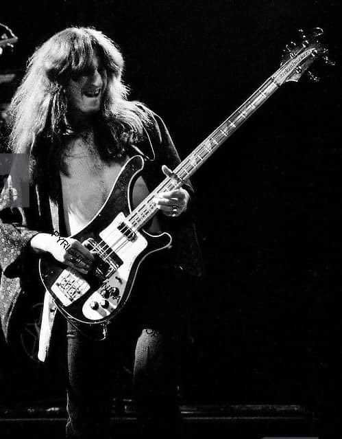 vivien2112's tweet photo. Now, at last I fall before
The Fountain of Lamneth
I thought I would be singing
But I'm tired...out of breath
Many journeys end here
But, the secret's told the same
Life is just a candle and a dream
Must give it flame 🔥…

#RipNeilPeart 
Good evening #RushFamily https://t.co/PaaQEb2GE6