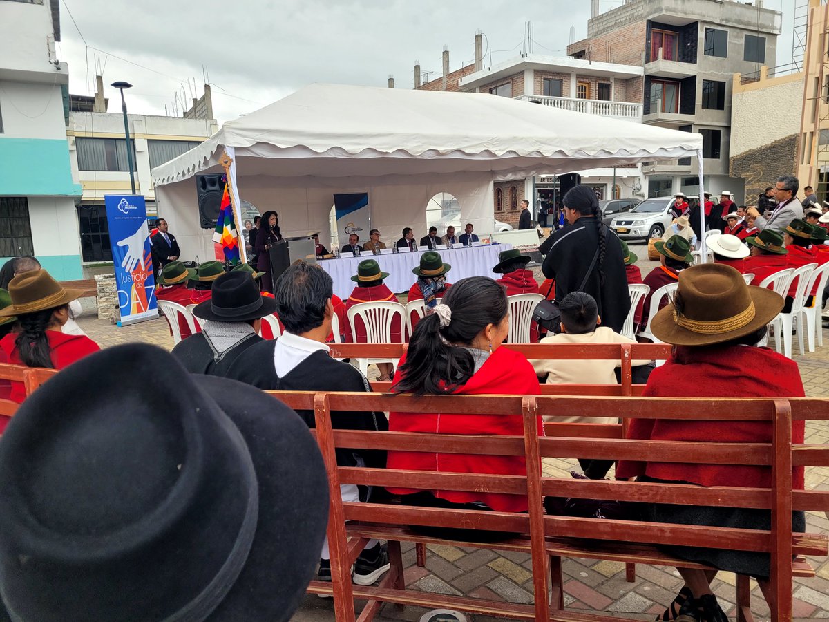 DefPublicaEC's tweet photo. Ricardo Morales Vela, Defensor Público General; Marco Rodríguez, Presidente de la @CorteNacional, autoridades de @CJudicaturaEc, participan en un diálogo intercultural con autoridades Indígenas de Tungurahua. #TungurahuaDefensoríaPública https://t.co/zVI79Wz3fb