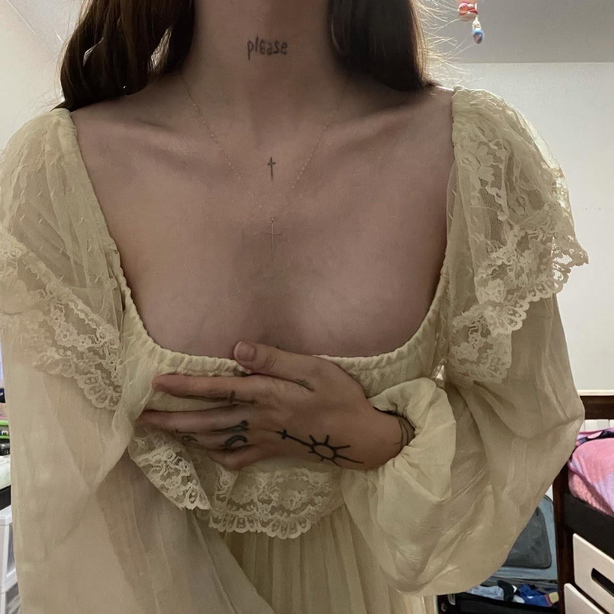 thepulldrone's tweet photo. her in white ugh https://t.co/TvrarTSrsX
