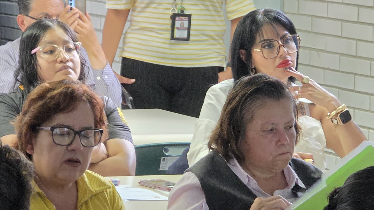 Conalep_Neza1's tweet photo. Se lleva a cabo la reunión de integración de academias para dar inicio al ciclo escolar 1.26.27, en donde se plantean las lineas de trabajo para recibir a estudiantes de primer semestre y mantener un buen aprovechamiento académico.
https://t.co/lTRST1hRel
#ApasionadamenteCONALEP https://t.co/ylCICipOAL