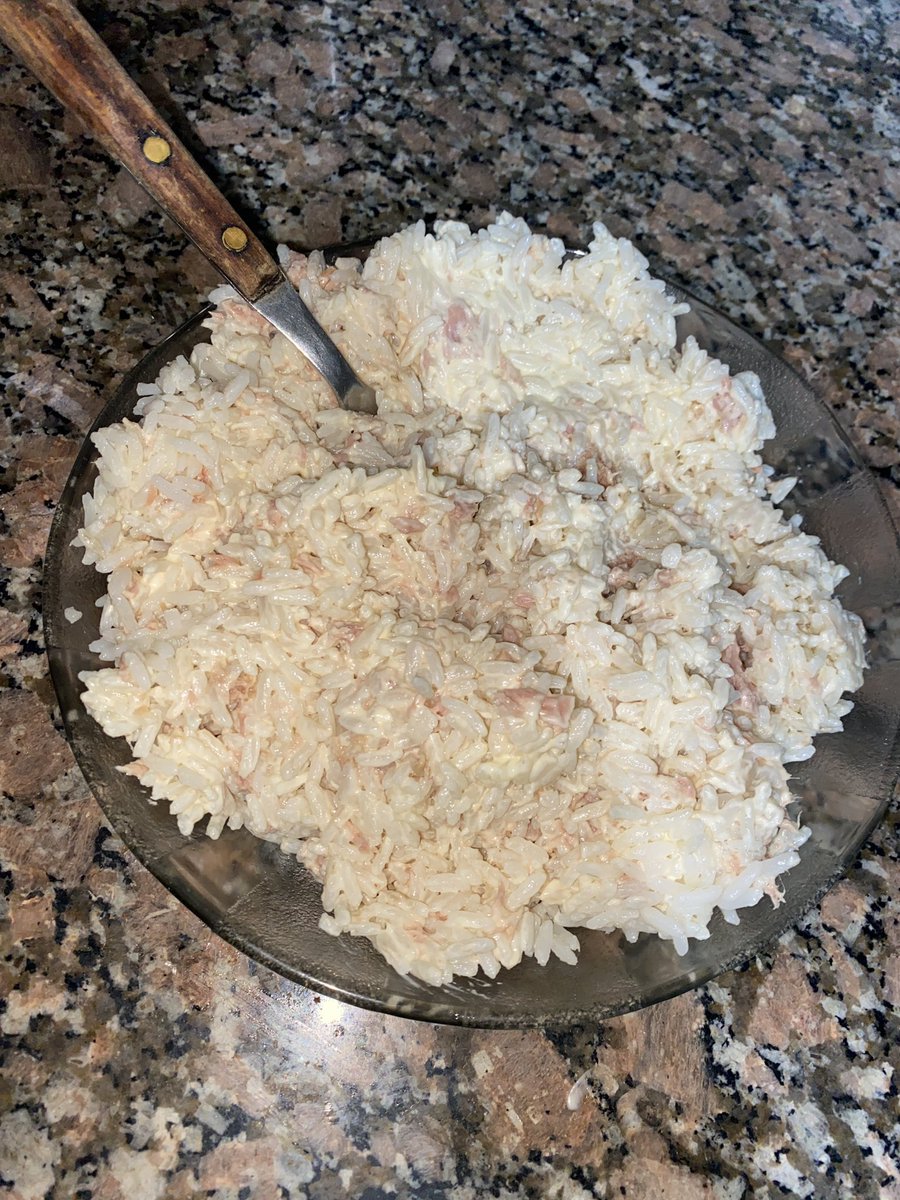 mariannno_'s tweet photo. el arroz con atún y mayonesa es top 3 platos de la gastronomía de la historia https://t.co/taLxxKWG47