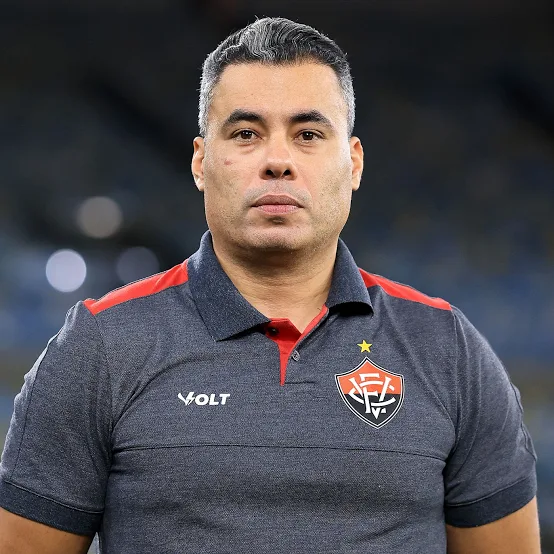 CanalDoManel_'s tweet photo. 🚨🚨🚨 Informação: O nome preferido de ala fortíssima do Botafogo é o de Jair Ventura.

Segundo o Nicola, o treinador do Vitória está na mira do Tigres-MEX e não tem multa rescisória.

Vocês gostariam da volta do treinador da Libertadores 2017? https://t.co/L86p0yXs4r