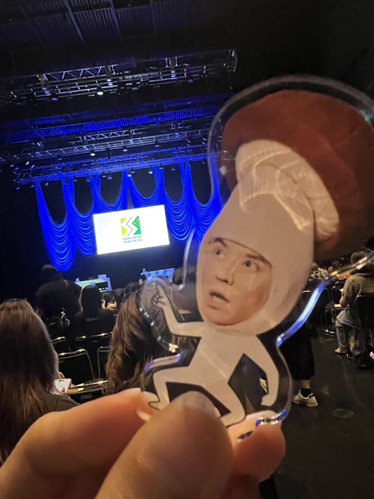 shubarun's tweet photo. この、椎茸指さしすばると今後の旅は共にしようと思いますっ‼️
すばるファンミ楽しかった😭😭😭
真剣に曲作りながらギター弾いてるすばるなんて何時間でも眺めれるよ😻😻😻 https://t.co/pouPc1tvxI
