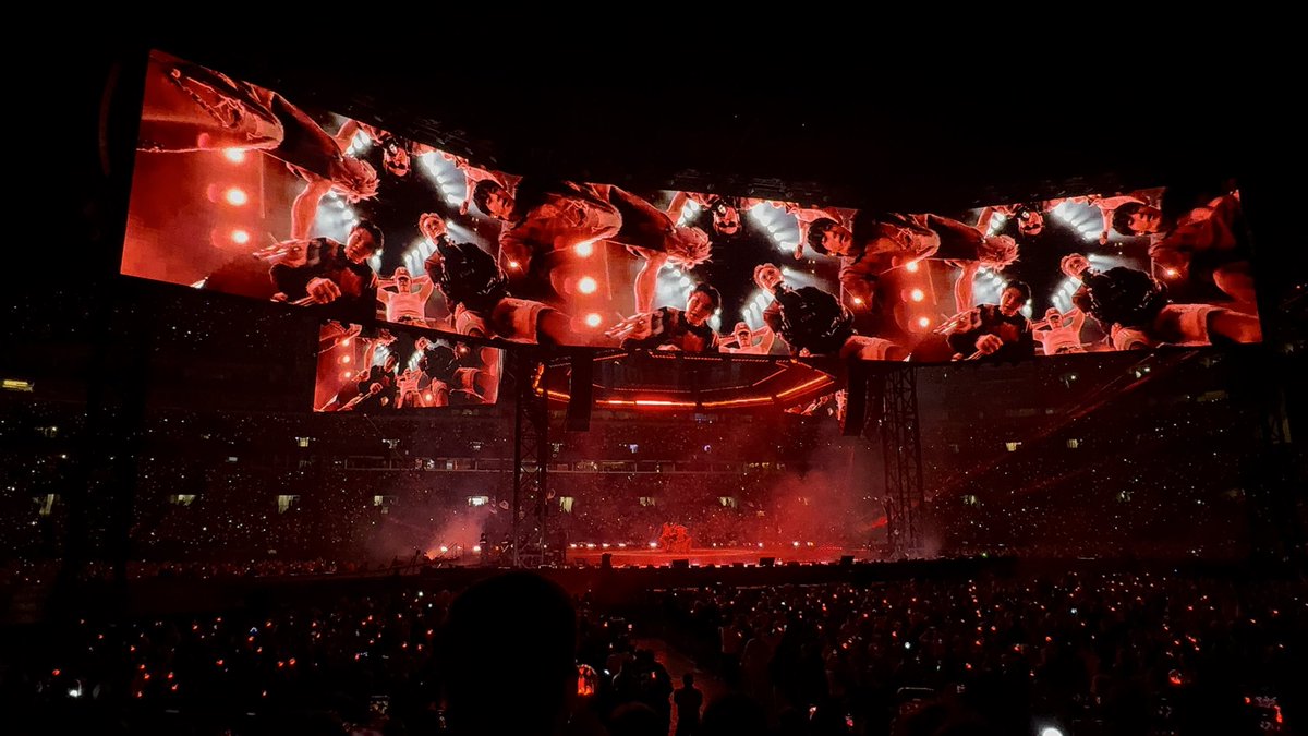 brittxbangtan's tweet photo. I’ve been practically IA on here for like a year but I just wanted to say I finally saw bts yall like 7 years of being an army and I did the thing 🥹
(and I brought my sister too hehe) https://t.co/6yQ01LxzFs