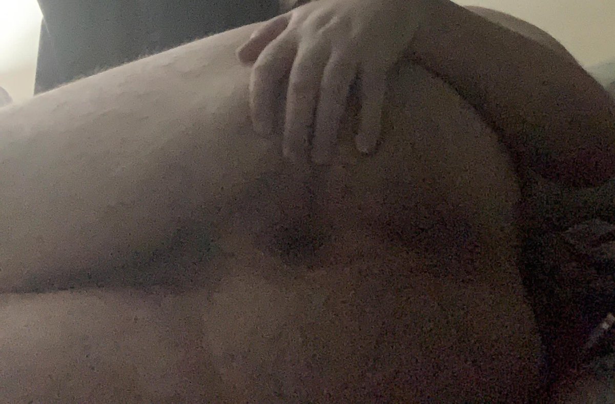 PupperGym's tweet photo. HEY, LOOK AT MY ASS YOU NERDS~
All them squats have been doing good, bet you fuckers would love to be smothered by my hefty butt~ https://t.co/rhSZ4vkORB
