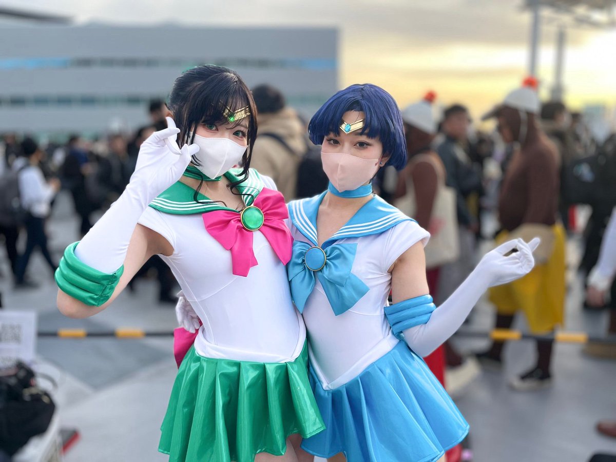 madokacos's tweet photo. Comiket Starts Today 🌻✧⁺ https://t.co/D8fPoiUVsT