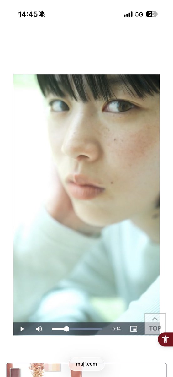 shortcakecastle's tweet photo. 3枚は無印のモデルさん。
こういうそばかすがあったりナチュラルベースメイクが可愛くて憧れる。アイメイクも薄めで。

今の時代に流行りの隙のないピカピカ艶肌よりも、こういうそばかすとかあるさらっとした肌の方が触りたいって思う気がするんだけど私だけ？(前も言ってた) https://t.co/sV4ZraqOkQ
