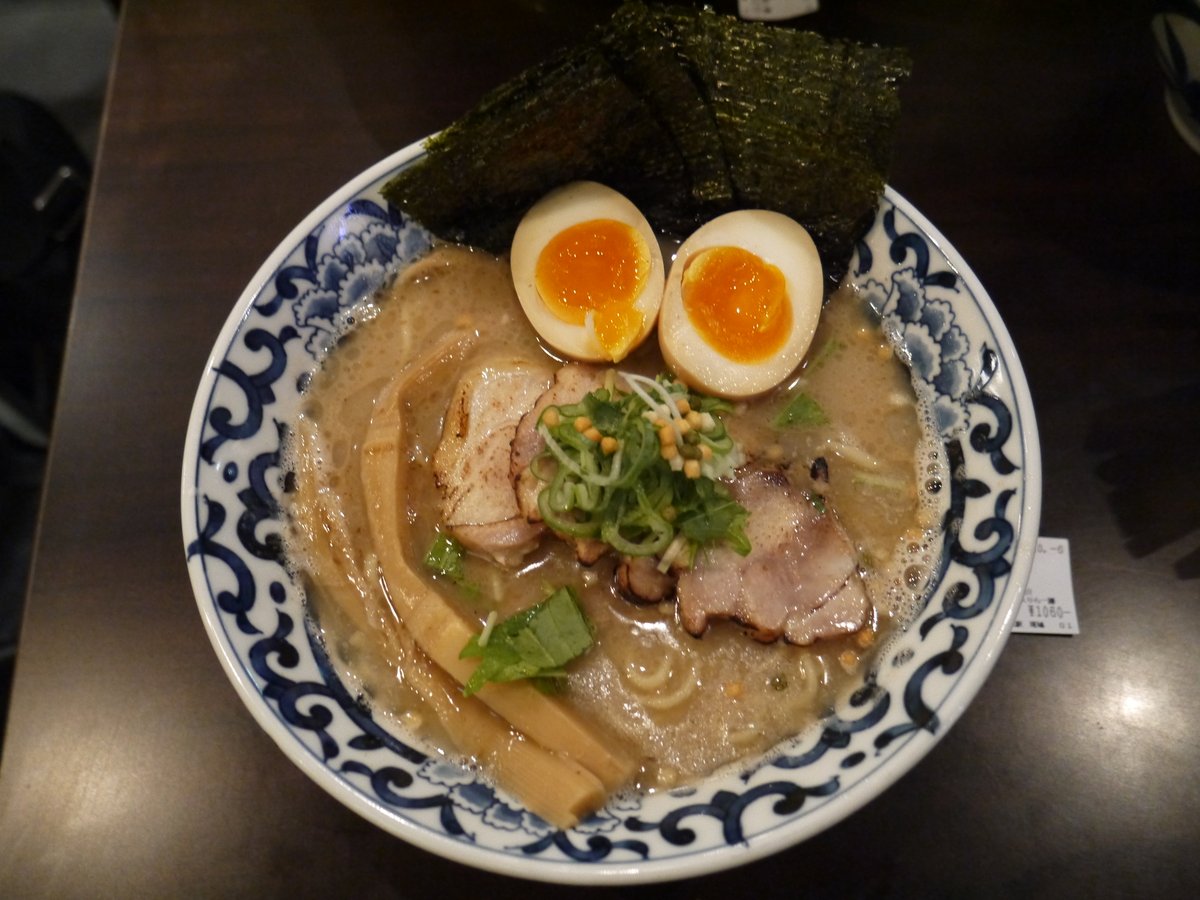 MeredithGow0fu's tweet photo. Just found the coziest hole-in-the-wall ramen shop in town! The tonkotsu broth is silky, the chashu melts in your mouth, and the spicy miso kick hits just right. Will definitely be back tomorrow. https://t.co/jK3LFs37dd