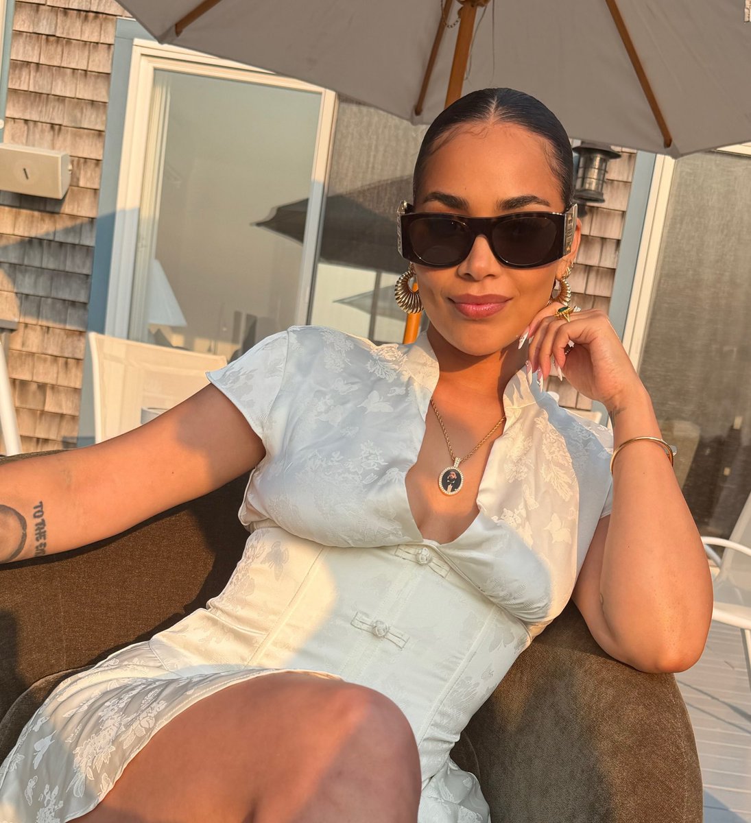 wavecheckers's tweet photo. Lauren London at the Vineyard 💙 https://t.co/fJ3oqrYQnv