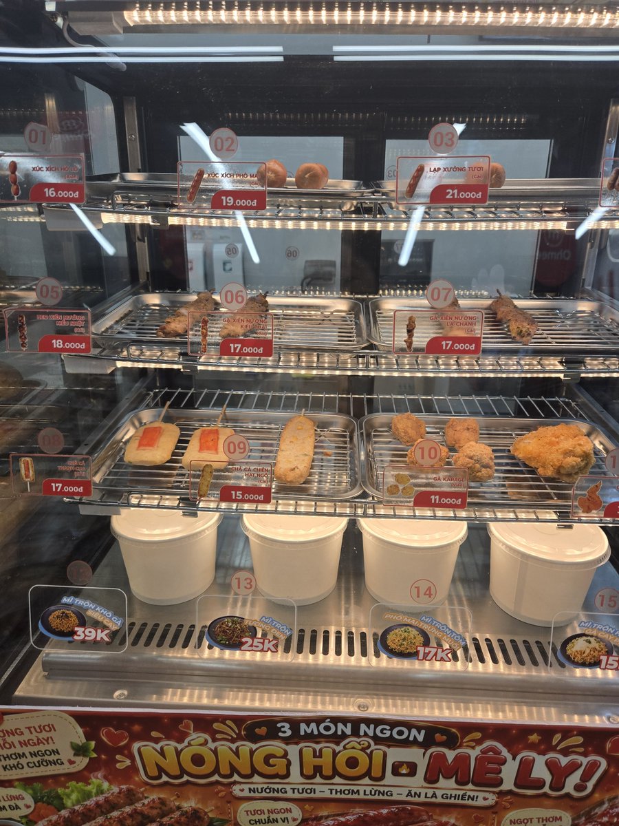 petzval's tweet photo. 朝ごはんをコンビニで物色… https://t.co/SarvwbYsSZ