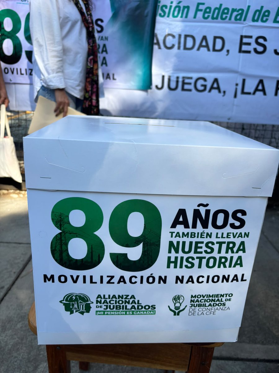 AJEOAC's tweet photo. ⚡ En el 89° aniversario de la #CFE, reconocemos el legado de quienes han iluminado a México durante generaciones. En Oaxaca, también alzamos la voz: ciudadanos y trabajadores expresaron su inconformidad con la reforma al Artículo 127.
#AJEO #JubiladosCFE #89AñosCFE https://t.co/ea5KIRuQFL