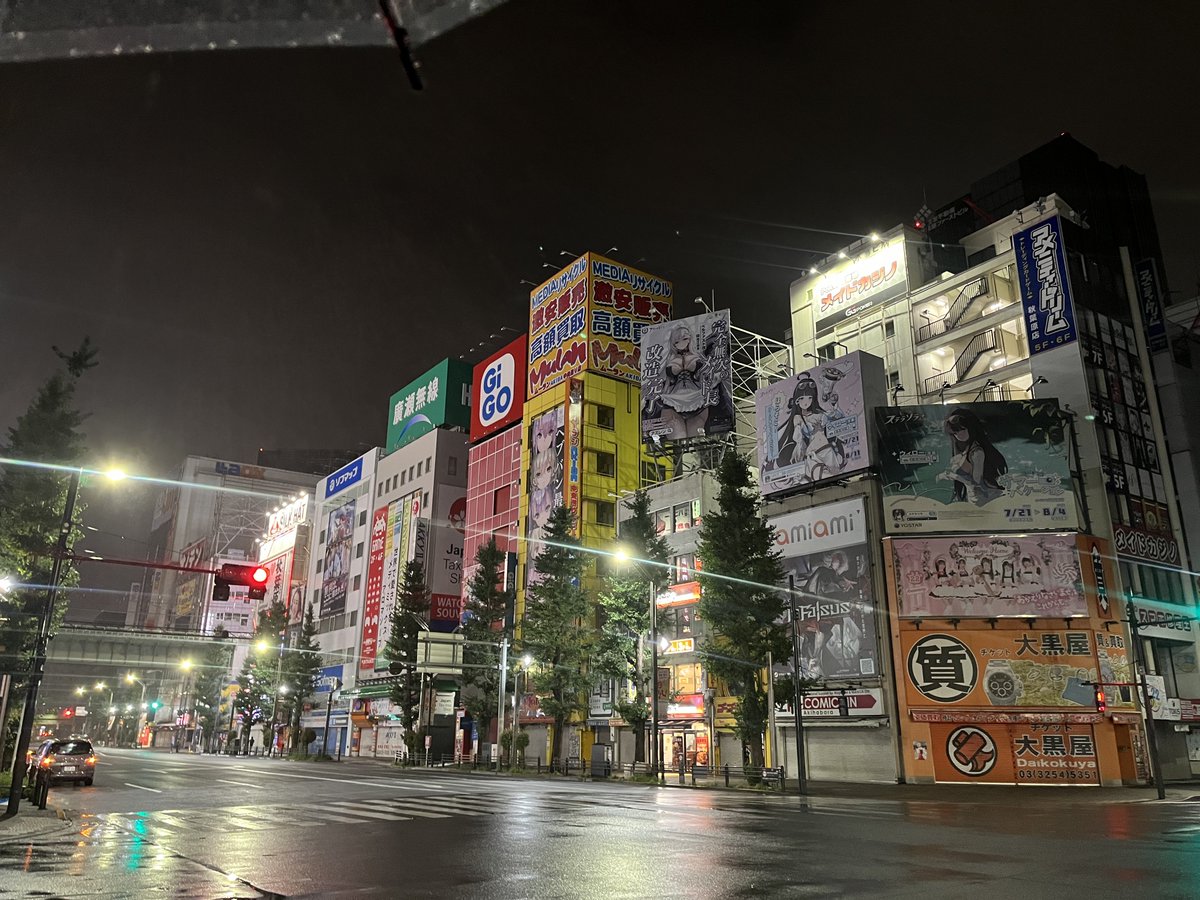 _Adachisan's tweet photo. おはようございます
気持ちのいい朝ですね(2日酔い)

結局呑んでたお店からホテルまで歩いて帰りました
でも道中の記憶があまりない・・・
なぜか夜の街の写真があった笑 https://t.co/Gq2HvIgGCc