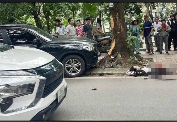 blueningkai14's tweet photo. 1 PM May 30, 2025, Nguyễn Sỹ Cương was driving a BMW X3 with license plate 30H-369.09 when it suddenly veered into the oncoming lane on Nguyễn Huy Tự Street in Hai Bà Trưng Dist, Hanoi, colliding with a man carrying his 18yo daughter, who were riding in the correct direction. https://t.co/NMqb5L9nGW