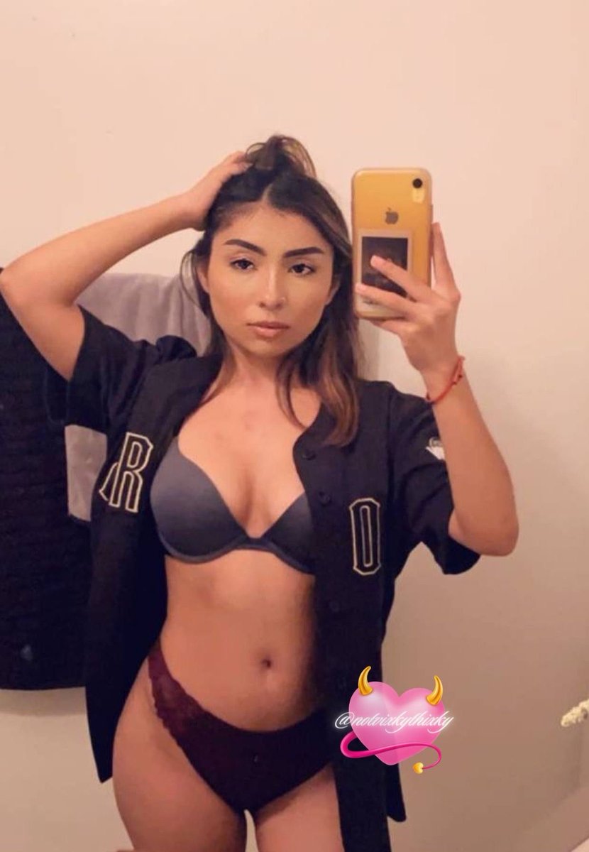 vickythickyyy's tweet photo. 4’9 and full of sweetness 🍭✨ https://t.co/taB6nsLjAy