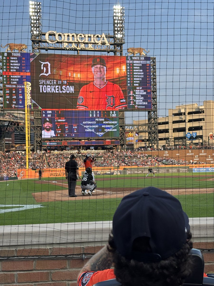 BurninUp19's tweet photo. Give me a TORK BOMB TONIGHT SON!! Kate Upton just walked past me earlier in the priority club and I can confirm she’s still ready for another sports illustrated cover. COME IN TIGGGASSSS!! https://t.co/N2Ni0w5uYH