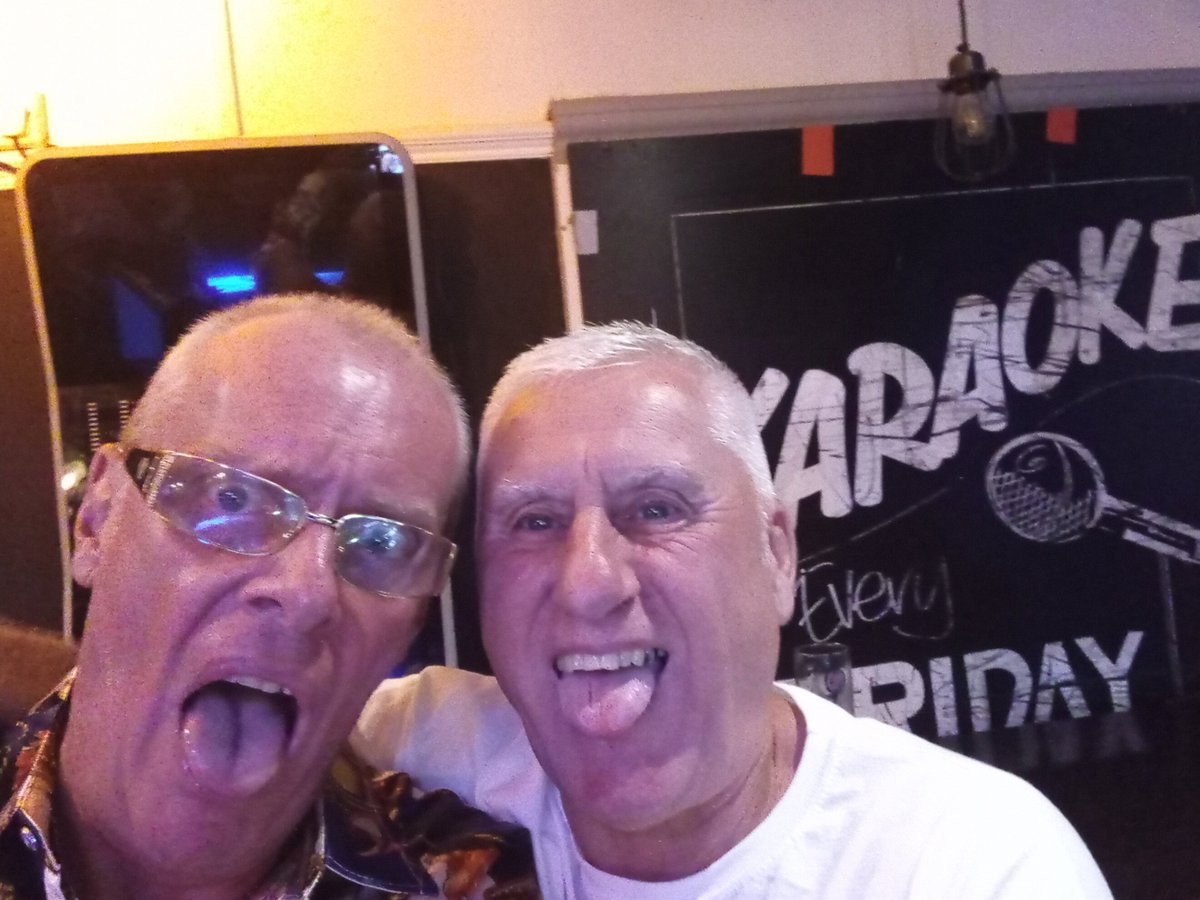 TrevCampbell's tweet photo. 2 DJs messing about on a Friday night Xbuds #tonguesout #messingabout https://t.co/EmpAiFRFxt