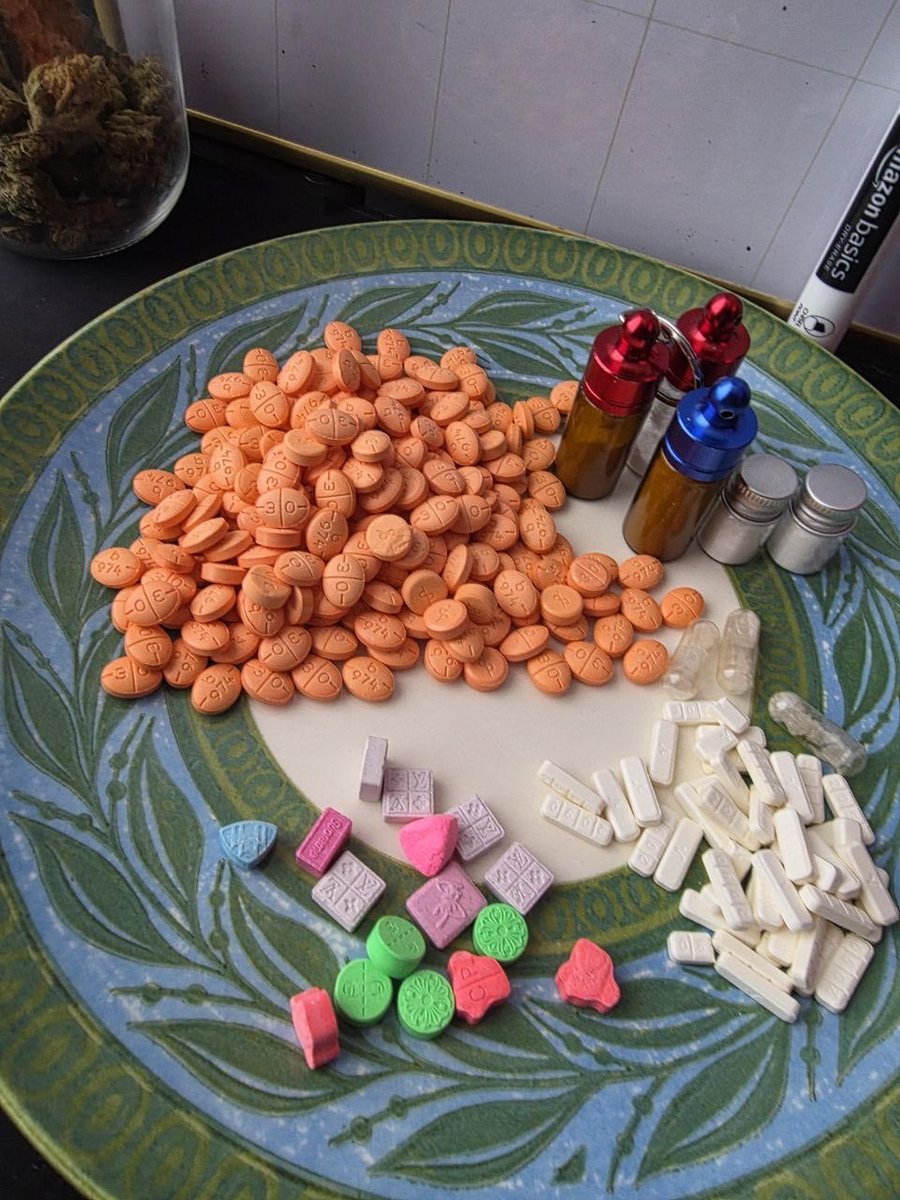 DeeBoysz's tweet photo. Lil bit of everything, always more where that came from tho 😉 #drugtwt #stash #coketwt https://t.co/euv3hWKKH0