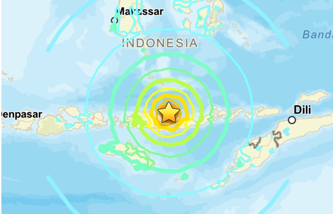 gatewaypundit's tweet photo. DEVELOPING: Buildings Crumble After Powerful Magnitude 7.7 Earthquake Strikes Indonesia – Tsunami Warning Issued (VIDEO)

Link in the comments. https://t.co/BPvxLWjKOY