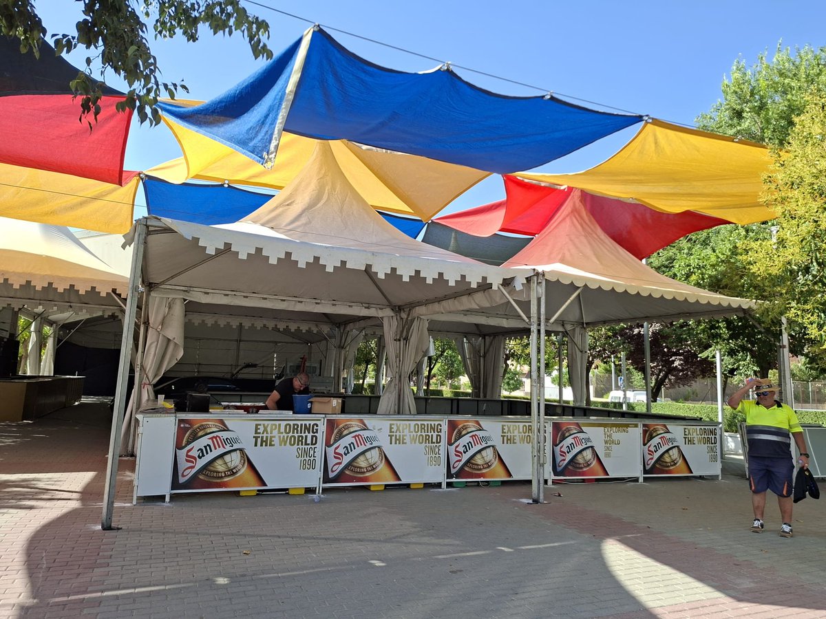 OlucarpaEventos's tweet photo. 🎶🔥 ¡ÉXITO TOTAL EN LOS MONTAJES! 🔥🎶

En Olukarpa seguimos sumando experiencias y esta vez hemos estado detrás de los montajes de Juerga Rock en Adra y La Noche del Reggaetón, celebrado en Alcalá la Real con la mejor música de los 90’s y los 2000 🎤🎧. https://t.co/dblwIi3bQG