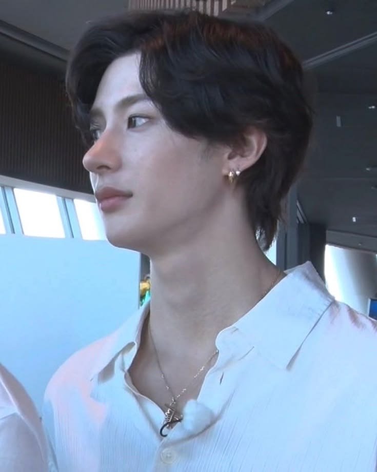 wontonaegi's tweet photo. my prince eric https://t.co/Gv6tpDiPM5