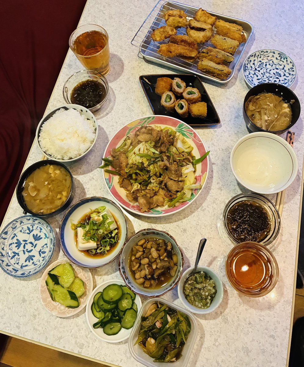 ka2cchang's tweet photo. 真っ暗けの道で目だけ光ってるクロンボの黒人いきなり出てきて腰抜けそうなった金曜日

物価高対策の京都ポイント5000円分貰ったけど米5kgと冷凍の骨無しサバ5枚買ったら無くなるし家業の松井旅館売り払っておかわり撒いてくれ京都市長

晩ご飯は豚キャベツ炒めと昨日仕込んだ揚げ物etc https://t.co/D75nsQ7o9l