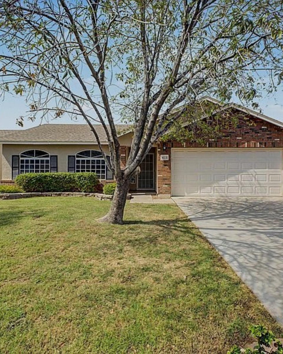 robhrealtor's tweet photo. 4818 E Sandwick Dr, San Tan Valley! 3-bed, 2-bath home for $320k. Stunning upgrades &amp; lush outdoor living. 🏡🍊 See it today! https://t.co/JMzhsAWbiA