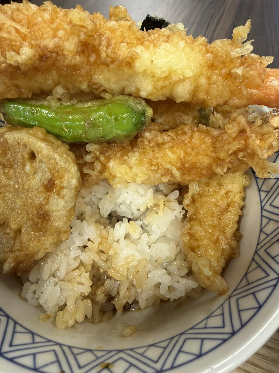 m13084515's tweet photo. 天丼よしみ
天丼 海老がぷりぷりブリブリ大きくて最高👍
美味しかった～☺️
岡山県岡山市北区下石井２丁目９−５３ https://t.co/ku0cIsS65m