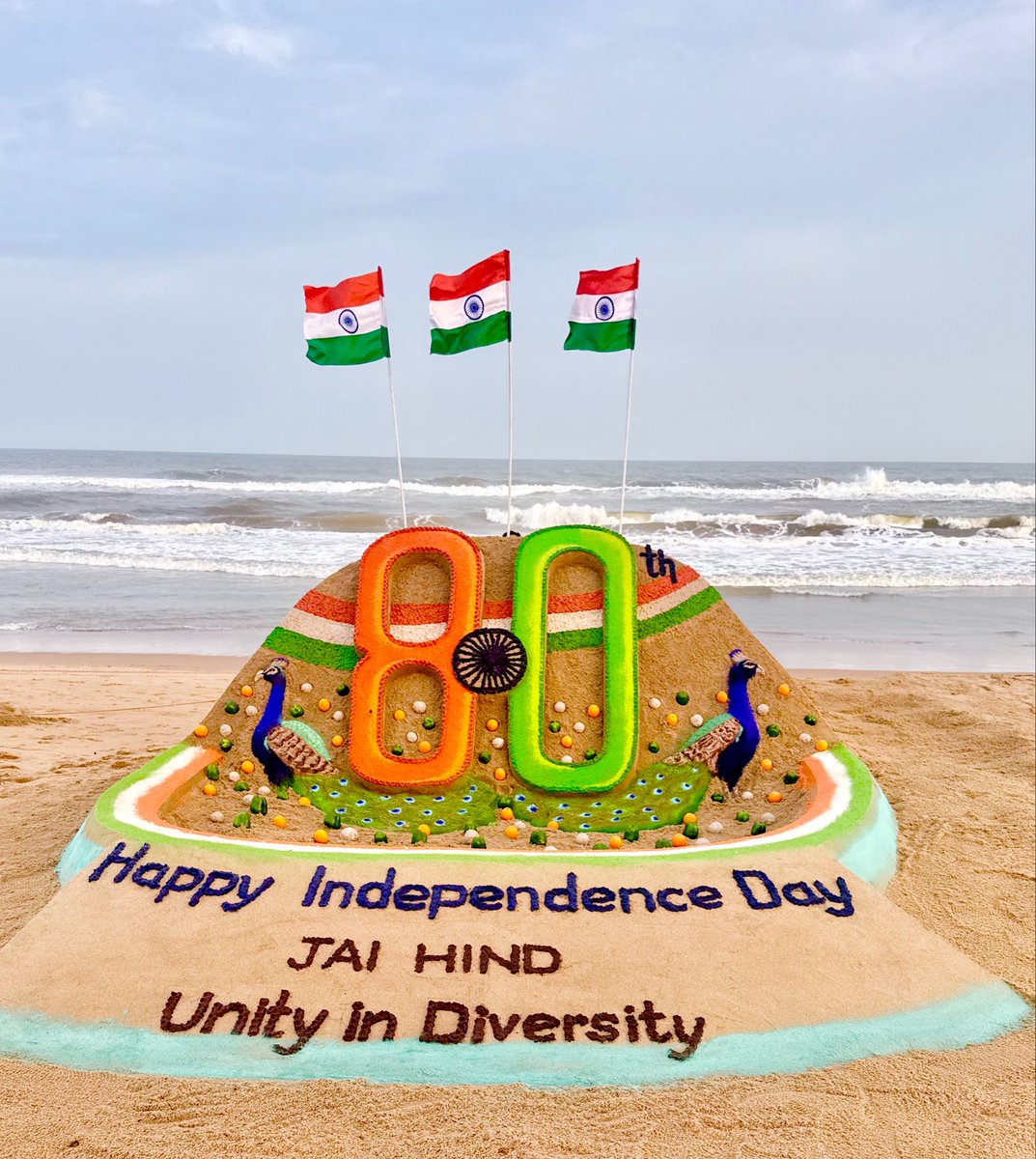 sudarsansand's tweet photo. Happy #IndependenceDay🇮🇳 
#IndiaAt80 https://t.co/iGSBvQhIfQ