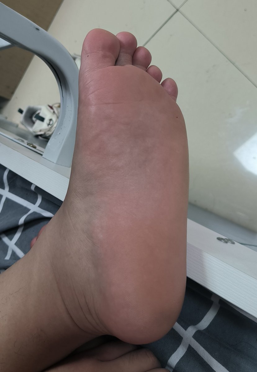 pingzhuang89478's tweet photo. 想要宽厚的脚掌捏 https://t.co/yWW99T1kch