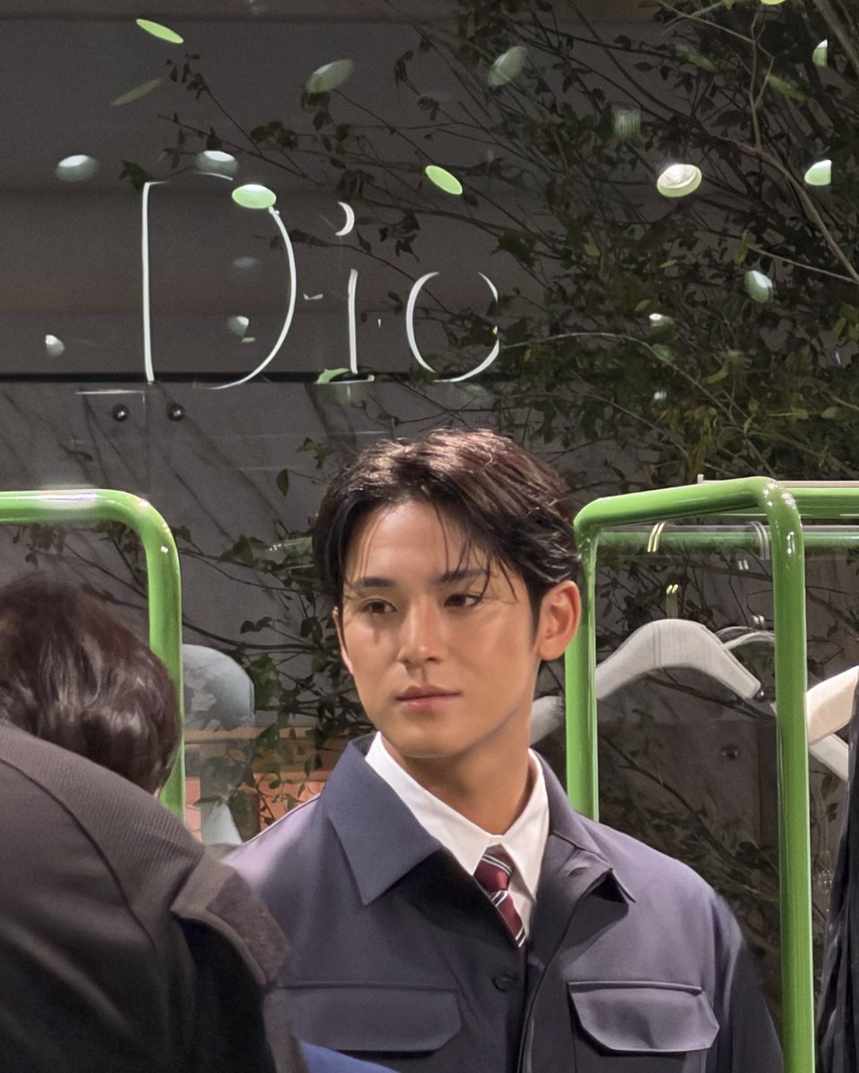 gyumedia's tweet photo. MINGYU AT THE DIOR PLAZA SENAYAN POP-UP #민규

MINGYU IN JAKARTA FOR DIOR
#WelcomeToJKT_MINGYU #MINGYUxDior
#MingyuinJKTforDIOR https://t.co/8h9LDcYQho