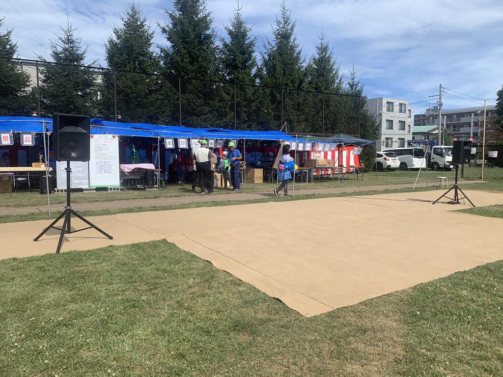 cradle_kon's tweet photo. 二十四軒公園夏祭りのセッティング終わり！
事務所戻って仕事して対バン行ってまた公園に帰ってきます👋 https://t.co/QdQaDQ4dMu