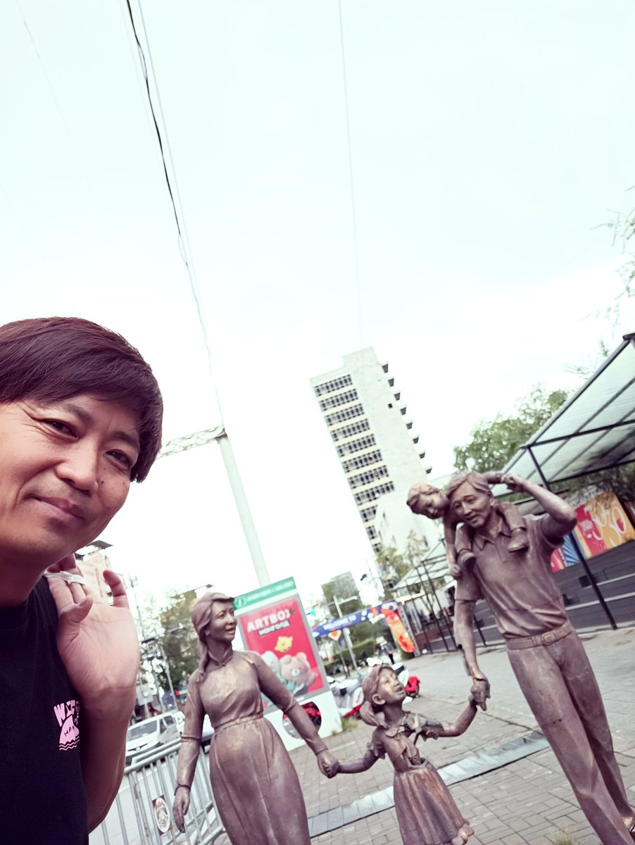 3GAGAHEADS_tony's tweet photo. モンゴルに無事到着しております
今年はジャパンフェスティバル出演の他にもHISさんでのモンゴルツアーも催行
参加者の方々とも無事に合流でき
いよいよ本日からスタートです😊
皆さんに普通では味わえない特別な旅を届けられるように頑張ります
その為にも自分たちが楽しまなきゃね
#ウランバートル https://t.co/splpW09Xg0