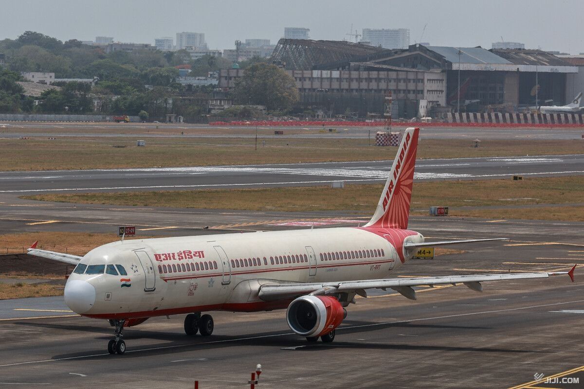 NEWS333's tweet photo. 機長、事故後検査で大麻陽性　２４人負傷の旅客機急降下―インド：時事ドットコム https://t.co/gAsfl5EaPF

　【ニューデリー時事】タイ・プーケット発ニューデリー行きのエア・インディア機が急降下して乗客らが負傷した事故があり、同機の機長が事故後の薬物検査で #大麻 の陽性反応を示した。 https://t.co/wWF78ktQMv