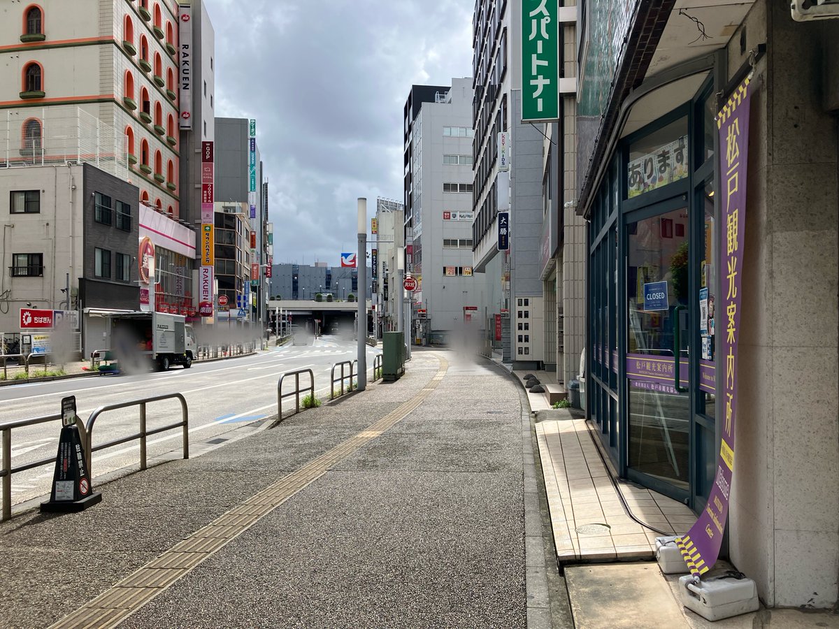matsudokankou1's tweet photo. おはようございます！ 8月15日（土）、現在の松戸の天気は曇り、気温は29℃です☁️ 

＜本日開催！いつもと開催時間違いますよ〜＞ 
いいね！まつど。朝市 
🗓️8月15日（土）10:00～13:00 
📍キテミテマツド前プラザ広場 

今月は数量限定で #まつどの梨®︎を販売します！
会場には松戸市応援キャラクター #ばけごろう やトゥクトゥクが登場予定🚗📷
#梨 は大変人気です💦お求めの際はお早めにお越しください！

変面師、ゴスペルなど楽しいステージショー、絶品スイーツ、キッチンカーと盛りだくさんですので、ぜひご家族やご友人と一緒にお立ち寄りください📷 ✨ 詳しくは⬇️ https://t.co/pJPtMn8Kls 

#松戸観光案内所 は松戸西口徒歩3分、9:30～17:30で営業中です！  #松戸 #観光 #松戸天気