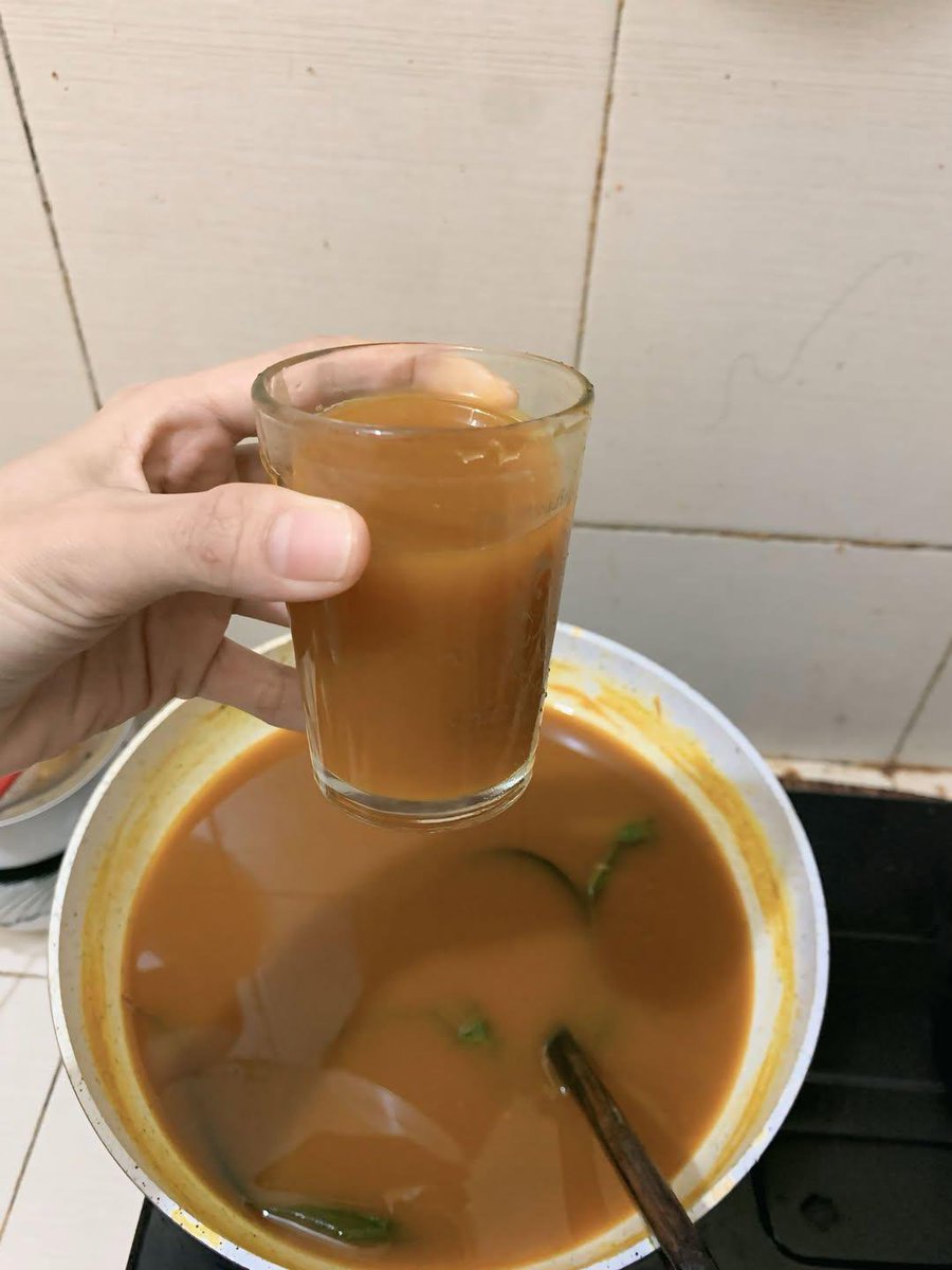 MilahPass's tweet photo. Resep membuat jamu jamu herbal homemade
Untuk 1,5 liter ya 
Takarannya
🟡Bahan A 
Jahe 100 gram 
Sereh 3 Batang 
Kunyit 50gram 
🟡 Potong" Semua bahan dan d rebus untuk menghilangkan bau langu 
Setelah itu d blender dan saring
🟡Bahan B
Siapkan beras 5sdm rendam selama 1 jam
Tambahkan air rebusan tadi di atas
Dan blender dengan kencur 50gram
