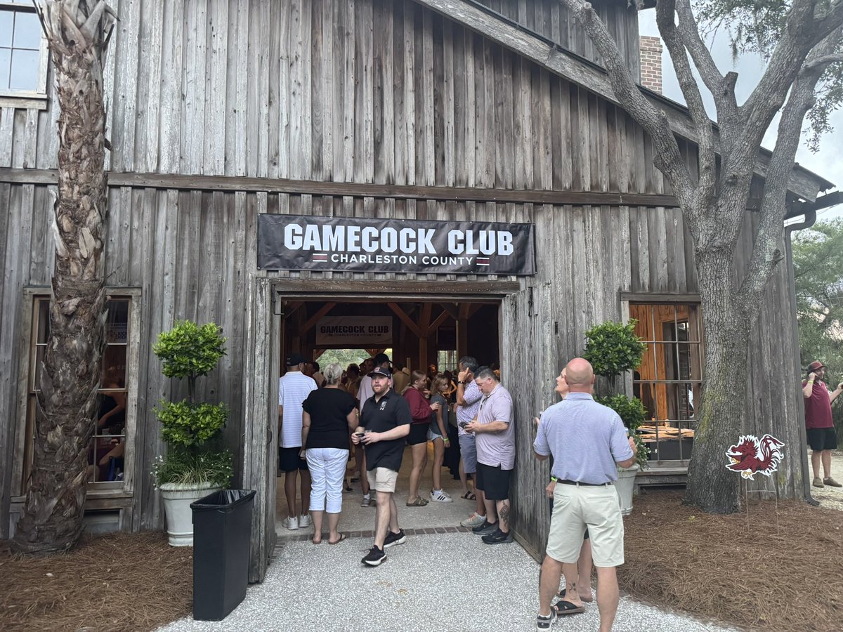 WilGunter's tweet photo. Awesome job by @JenSkoyKrizan &amp; @KKrizan with the @ChasGamecocks kick off party tonight. Both @GCChrisClark &amp; @DarrenUscher did a great job speaking. Fun to see &amp; talk to @AshokC2011 enjoying the event. Great event and got the group fired up for Sept 5th https://t.co/rGt8hGFklj