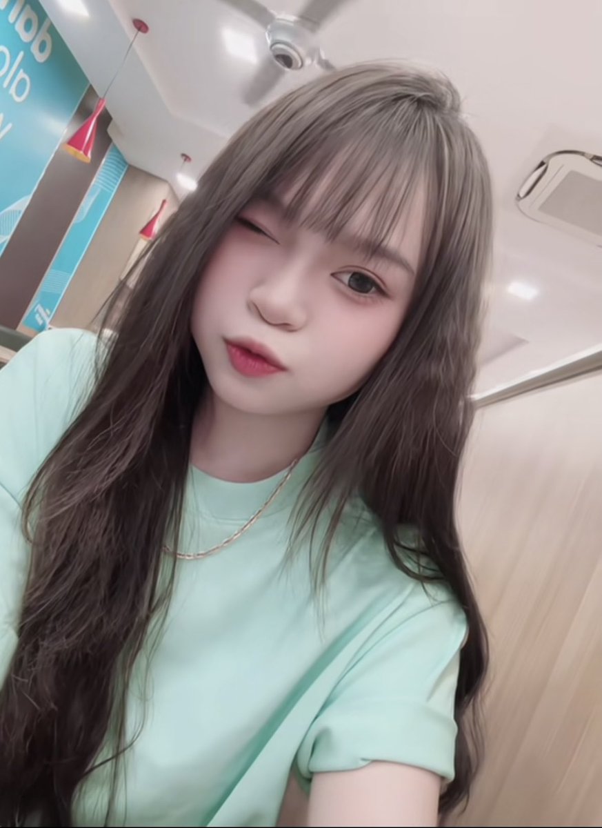 ATrsfth's tweet photo. Nay mẹ xinh đẹp quá. Con iu mẹ nhiều ạ. Mẹ kim liên https://t.co/H9aMkMiu2Q