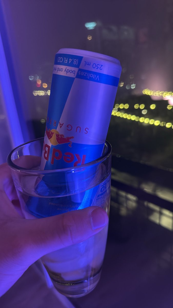 Tedascos's tweet photo. Someone’s getting a drunk text! https://t.co/exyVI0fl95