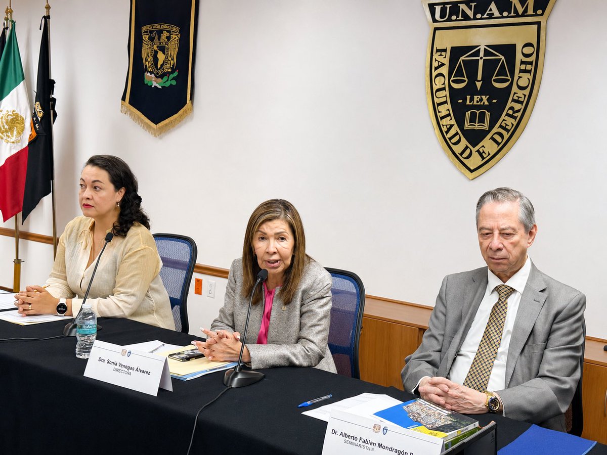 DerechoUNAMmx's tweet photo. Nuestra Facultad es resultado del trabajo colectivo de su comunidad académica.

Compartimos algunos momentos de la reunión de trabajo con directoras y directores de Seminarios, así como presidentas y presidentes de los Colegios de Profesoras y Profesores, un espacio de diálogo, https://t.co/m4hOoASBX3