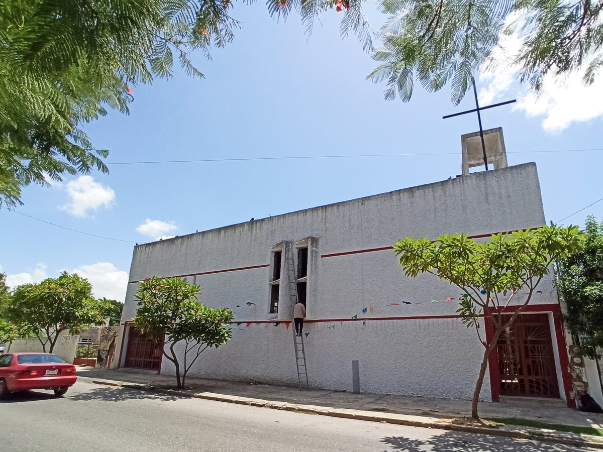 KofC17543's tweet photo. Como  parte del servicio a nuestra parroquia de Cristo Obrero, se realizó un  trabajo de limpieza en los ventanales del templo y se colocó una malla  protectora para evitar la anidación de palomas. Ago 8, 2026.

@KofC #KofC #KnightsofColumbus https://t.co/g9QwzPRlfx