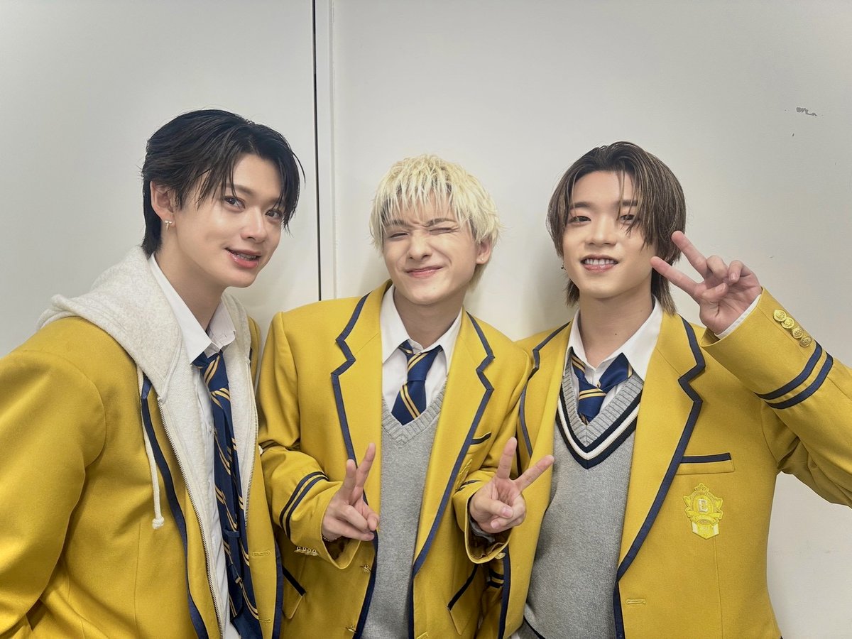 buddiis's tweet photo. ＼ありがとうございました！／

📺日本テレビ系「バズリズム02」

#BUDDiiS(黄色い制服)からは
#FUMINORI #FUMIYA #SHOOT
が出演しました🕺✨

#FUMIYA (ブロンドヘア)のラップと
"WABI SABI"いかがでしたか？
グループではメインダンサーの他
ラップも担当しております🎤
最後の最後までぶちかましておりました🔥🔥🔥

見逃し配信はTVerでご覧ください📲
https://t.co/KweR1e91En