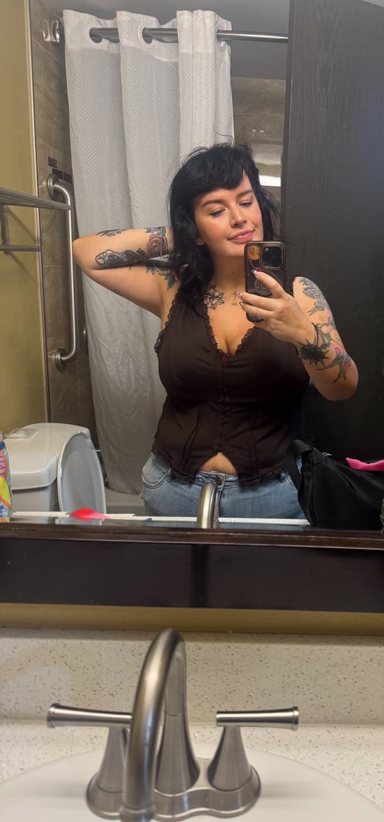 misossss's tweet photo. Heyyyyy everyone! 😇  I’m on holiday right now, and I have plenty of premades you could purchase so I can treat myself while I’m here 😘  Or message me to talk about how I could help you 😉

https://t.co/3FbcTGu6Uc

#tits #bigtits #boobs #chubby #thick #sellingcontent https://t.co/UXECFaTNll