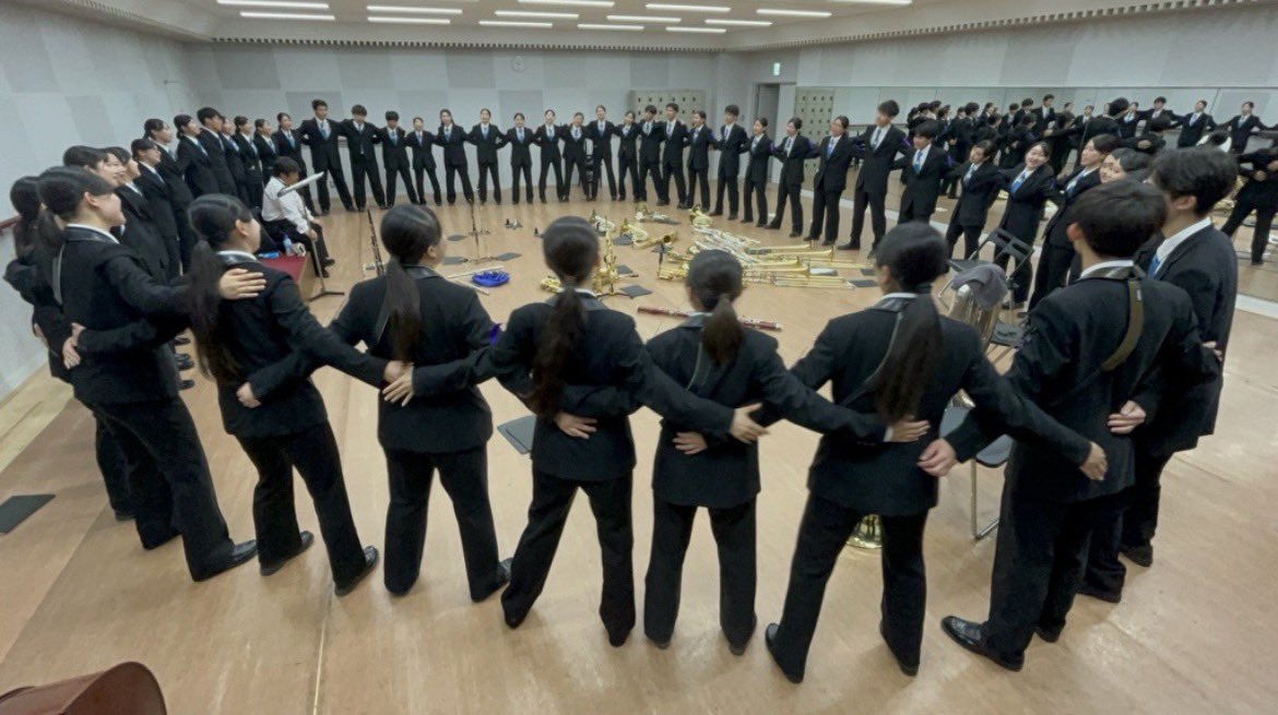 cchwind's tweet photo. 8月10日に千葉県文化会館で開かれた千葉県吹奏楽コンクール高校A部門本選に出場しました。
結果は東関東大会に届かず悔しいですが、全員で全力の演奏ができました。応援ありがとうございました！
この悔しさを忘れず、これからの大会やイベント、定期演奏会に向けて部員全員で精一杯がんばります！ https://t.co/QDZR8BLglY